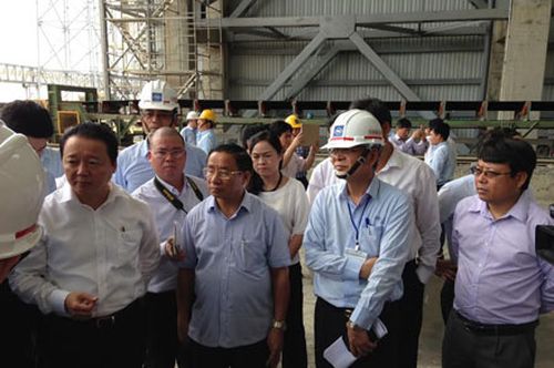 Bộ trưởng Bộ TNMT Trần Hồng Hà kiểm tra tại kho lưu giữ chất thải rắn của FHS.