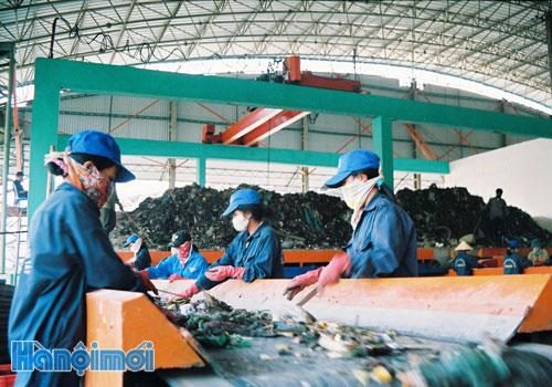  Dây chuyền xử lý chất thải tại Nhà máy xử lý chất thải Xuân Sơn (xã Xuân Sơn - Sơn Tây)(Ảnh: Phương Dung)