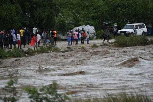 Một tuyến đường bị ngập lụt sau khi siêu bão Matthew quét qua Haiti (Nguồn: EPA/TTXVN)