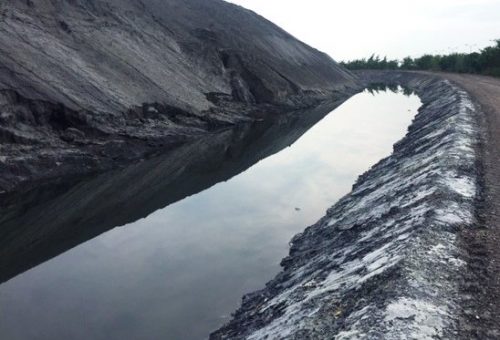 Nhiều người lo ngại nước rỉ ra từ bãi Gyps ngấm vào mạch nước ngầm.