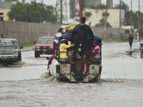 Hoàn lưu siêu bão Matthew gây mưa lớn, ngập lụt ở thủ đô Port-au-Prince, Haiti. (Nguồn: AFP)