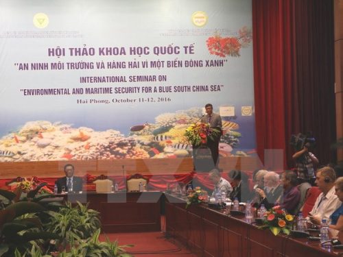 Phó Chủ tịch UBND thành phố Hải Phòng Nguyễn Xuân Bình phát biểu tại Hội thảo. (Ảnh: Minh Thu/TTXVN)