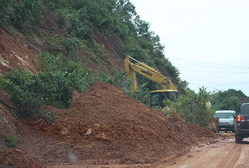 Quảng Bình nhanh chóng khắc phục tình trạng sạt lở tại một số tuyến đường trọng yếu. Ảnh: VGP/Lưu Hương