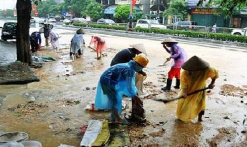 Phòng dịch bệnh sau lũ: Nước rút đến đâu, vệ sinh môi trường đến đó