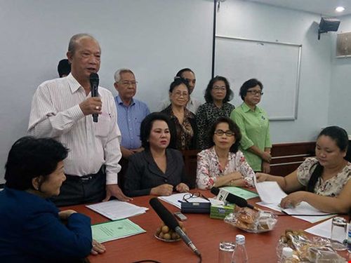 Lãnh đạo các hiệp hội, DN tuyên bố nước mắm truyền thống an toàn. Ảnh: QH