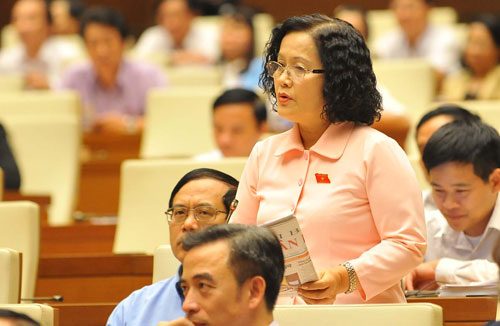 Đại biểu Quốc hội TP Hà Nội Trần Thị Quốc Khánh phát biểu trong buổi thảo luận tại hội trường (Ảnh: Nhật Nam)