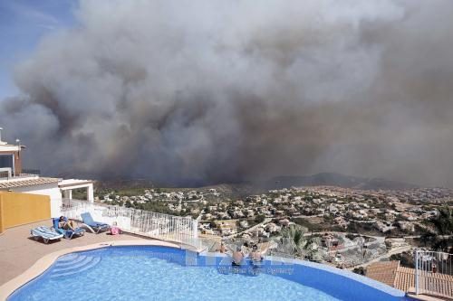  Một đám cháy rừng ở phía đông Tây Ban Nha ngày 5/9. Ảnh: AP/TTXVN