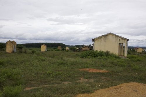  Khu tái định cư bị bỏ hoang tại xã Hơ Moong, huyện Sa Thầy, tỉnh Kontum