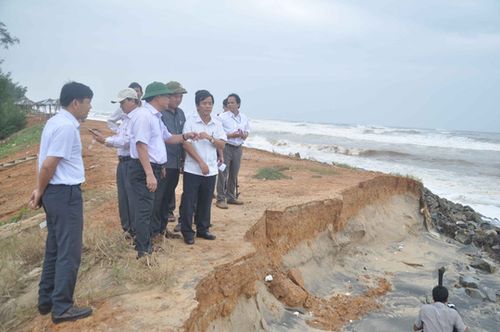 Bờ biển tại một số nơi của tỉnh Thừa Thiên - Huế bị sạt lở nặng 