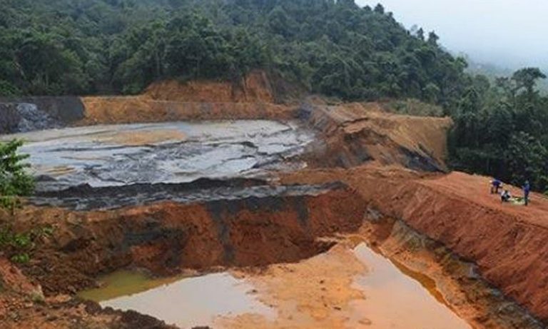 Vụ vỡ đập chứa bùn thải: Hai Bộ vào cuộc