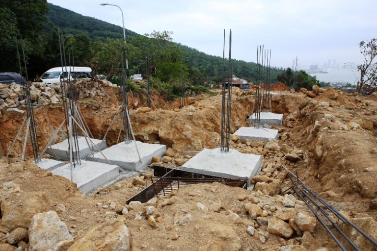 Chủ tịch TP Đà Nẵng kiểm tra đột xuất dự án không phép trên bán đảo Sơn Trà