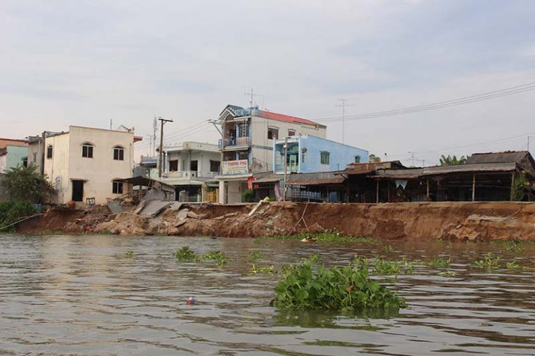 Sạt lở “nuốt” chục ngôi nhà ở An Giang là do khai thác cát?