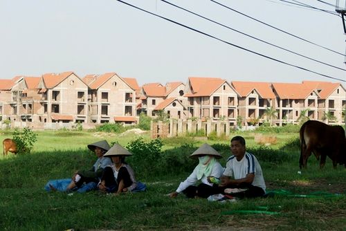 Giải mã những bất ổn từ đất đai