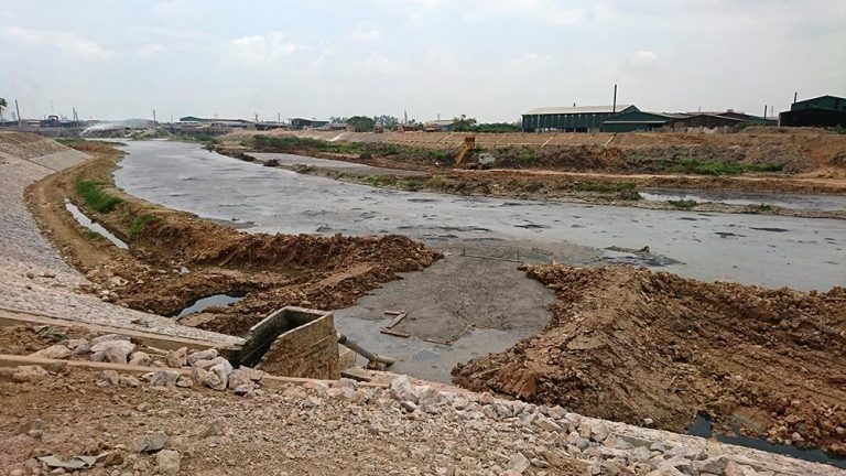 Bịt cửa, buông rèm ăn cơm giữa Bắc Ninh