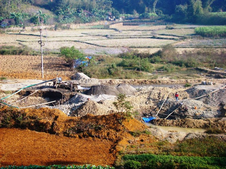 Giảm thuế suất thuế tài nguyên cần phải được xem xét, cân nhắc kỹ