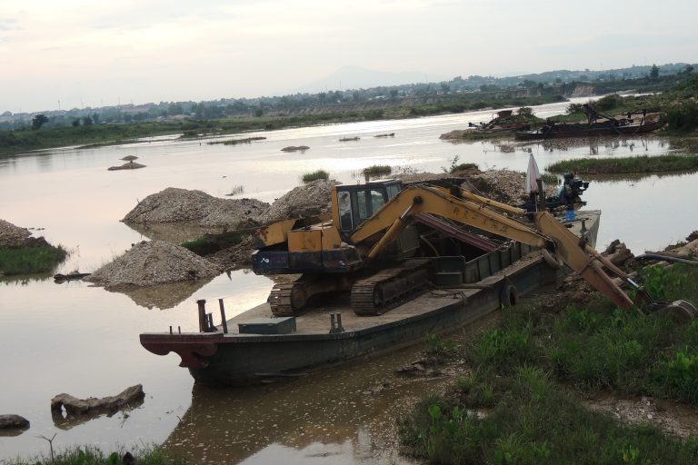 Kon Tum: Nhức nhối với nạn khai thác cát, sỏi tràn lan
