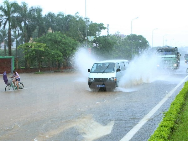 3.500 khách du lịch ở đảo Cô Tô chưa thể vào bờ vì biển động