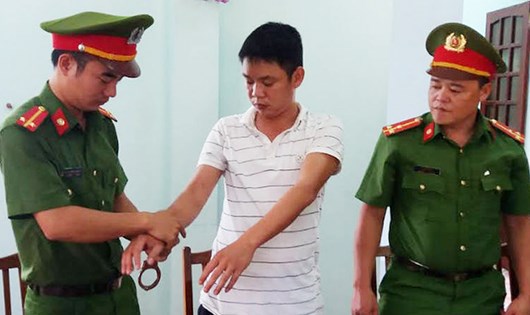 Trạm trưởng trạm quản lý rừng bị bắt vì …phá rừng!