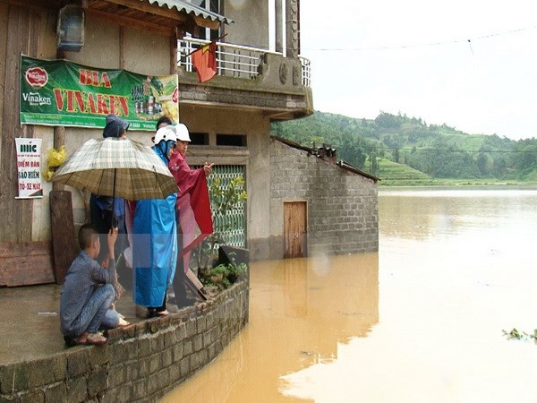 Lào Cai: Mưa lũ cô lập hàng trăm hộ dân, gây sạt lở nghiêm trọng