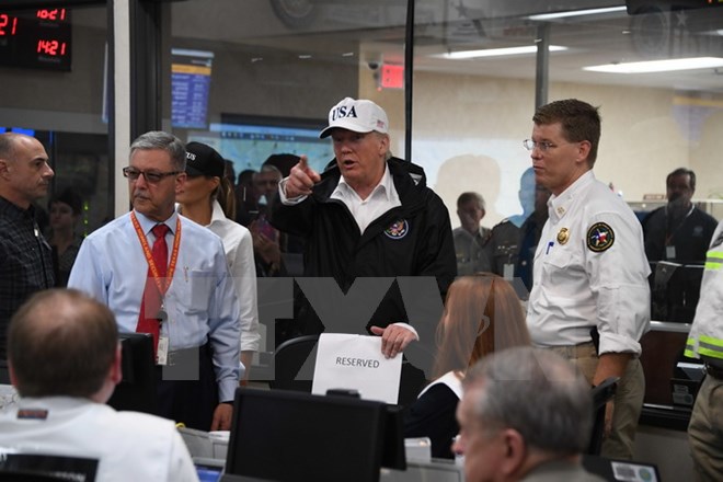Ông Trump liệu có thừa nhận liên hệ giữa biến đổi khí hậu và bão lụt?