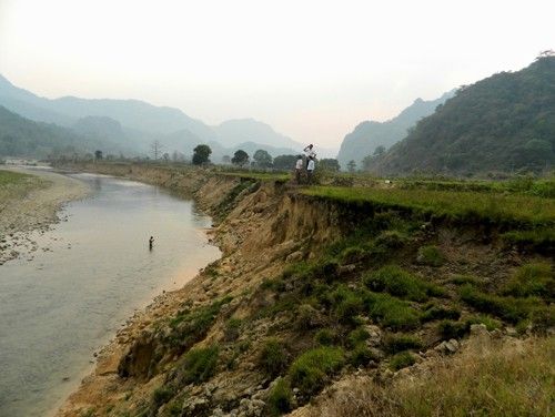 Phập phồng sống trong vùng sạt lở