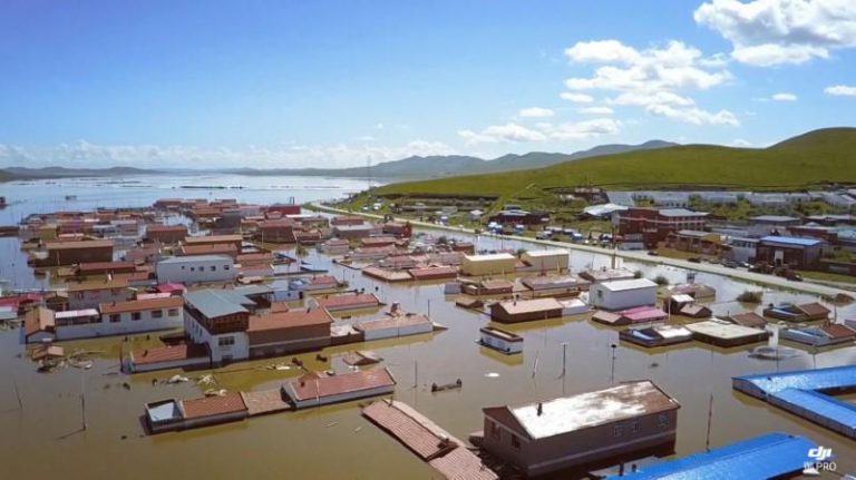 Trung Quốc: Mưa lũ khiến 100.000 người phải sơ tán, 9.000 người mắc kẹt tại sân bay