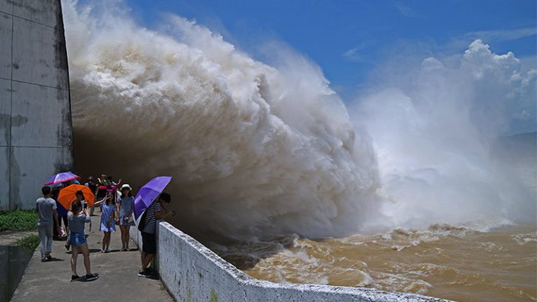 Nguyên Bộ trưởng Bộ Năng lượng Thái Phụng Nê: “Vỡ đập, lo thì lo nhưng đừng thái quá”