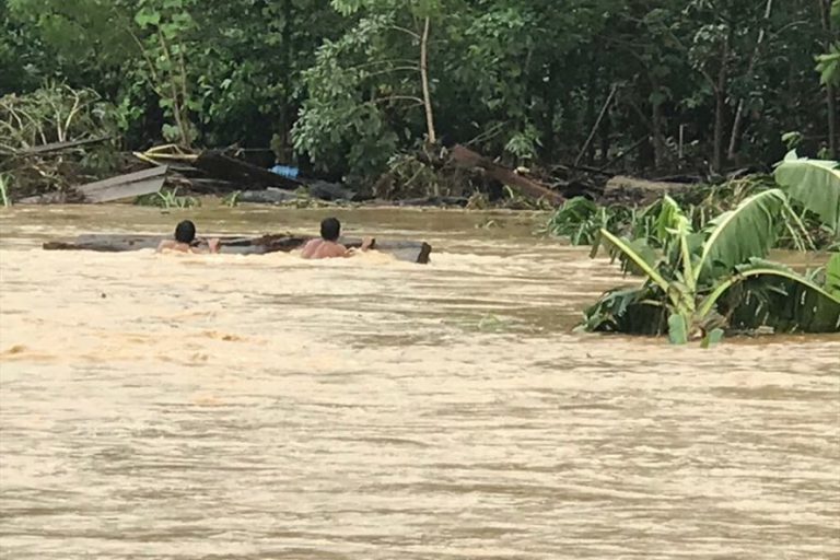 Kon Tum: Lũ lớn, hàng trăm người bị cô lập