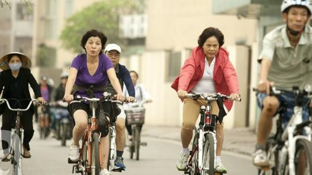Cần quy hoạch đường cho người đi xe đạp và đi bộ