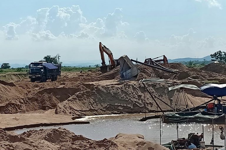 Tạm dừng khai thác mỏ cát ở Phú Yên nếu không khắc phục sai phạm