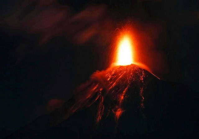 Guatemala ban bố cảnh báo đỏ sau khi núi lửa Furgo phun trào trở lại