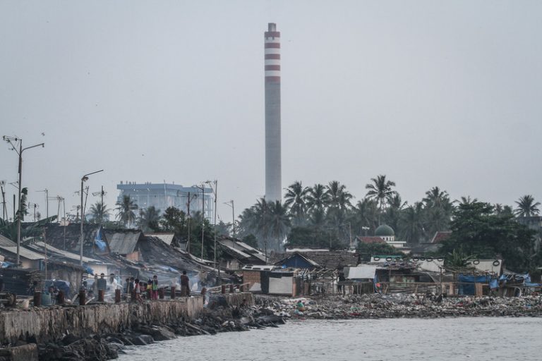 Đông Nam Á vẫn mắc kẹt trong than đá