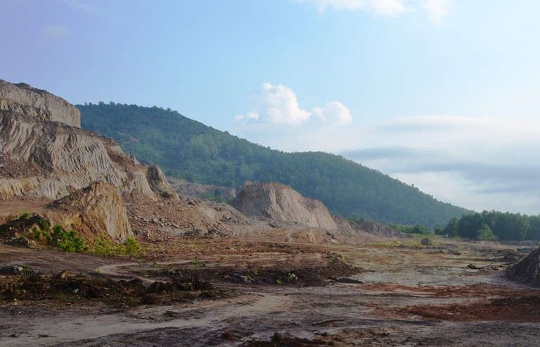 Đà Nẵng: Sau khai thác, doanh nghiệp chây ì phục hồi môi trường, hàng trăm ha đất bỏ hoang
