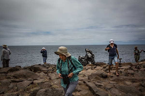 Quá tải du lịch ở Galápagos