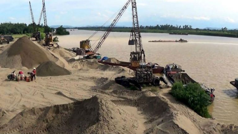 Hà Nội tăng cường quản lý hoạt động khai thác cát, sỏi trái phép