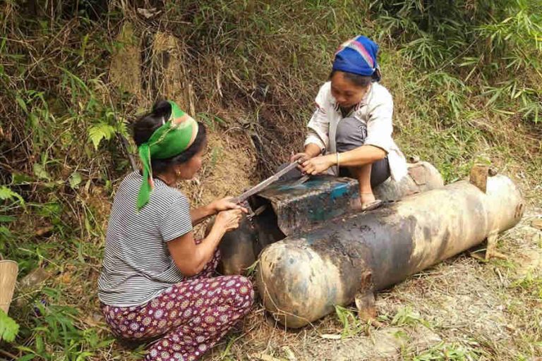 Theo chân những người nhặt phế liệu ở thung lũng vàng miền tây Nghệ An