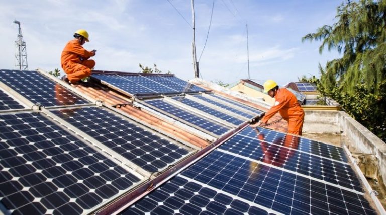 49 dự án điện mặt trời với tổng công suất 2.600 MW được đấu nối vào lưới điện trong tháng 6