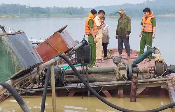 Hà Tĩnh: Một tháng xử lý 14 vụ, xử phạt 190 trường hợp 130 triệu đồng vì khai thác cát trái phép