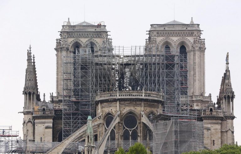 Pháp cảnh báo nguy cơ ô nhiễm chì sau vụ cháy Nhà thờ Đức Bà Paris