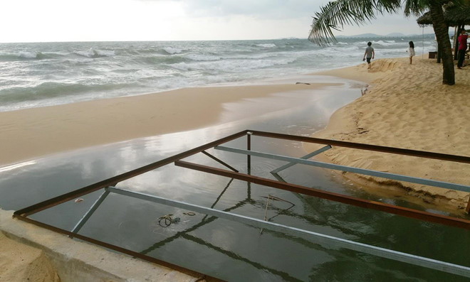 Xác minh làm rõ nước thải đen đổ ra “đảo ngọc” Phú Quốc