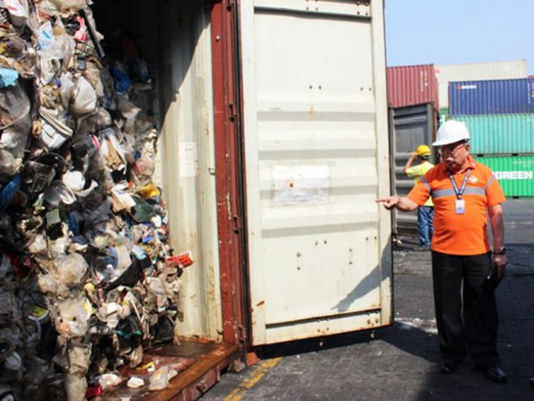Canada không nhận 69 container rác thải, Philippines sẽ rút các nhà ngoại giao