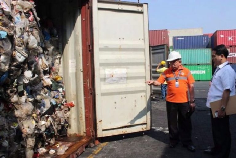 Philippines cấm tất cả các quan chức, nhân viên chính phủ đến Canada