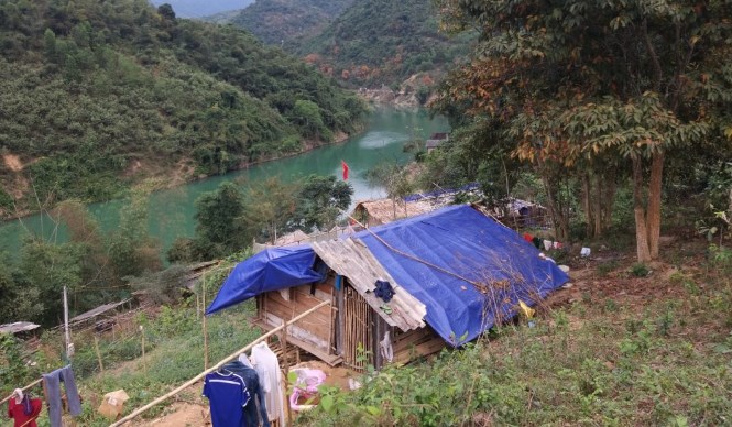 Sau lũ, nhiều hộ dân vẫn bơ vơ