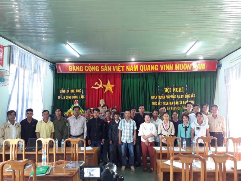 Tuyên truyền pháp luật về quản lý, bảo vệ rừng và các loài hoang dã tại Đắk Roong