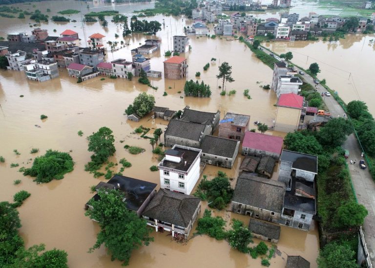 Mưa lũ nghiêm trọng ở Trung Quốc: 83 người chết và mất tích
