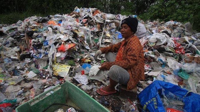 Indonesia thắt chặt quy định về nhập khẩu rác thải