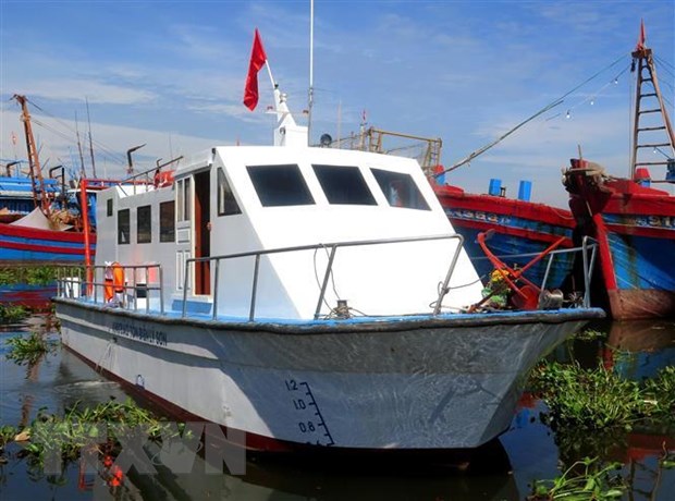 Bàn giao tàu tuần tra cho Ban quản lý Khu bảo tồn biển Lý Sơn