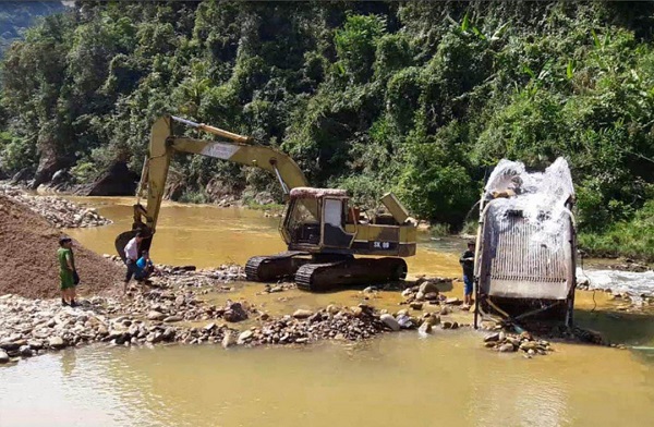 Thừa Thiên Huế: Suối A Lin “chảy máu” vì nạn khai thác cát sỏi trái phép