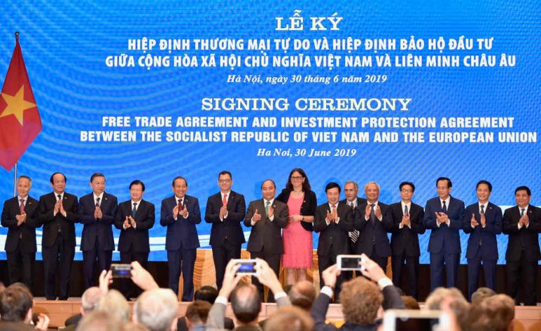Không chỉ là thương mại…