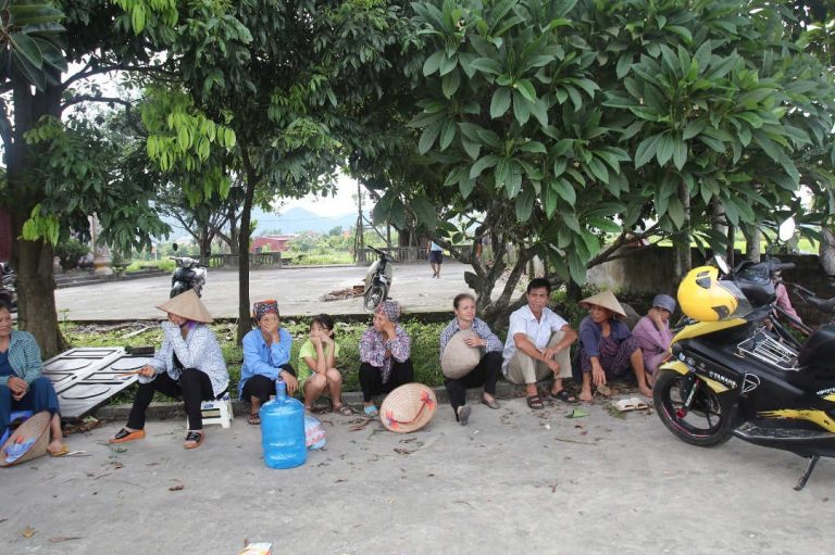 Người dân tiếp tục “phong tỏa” bãi rác lớn nhất Thủ đô